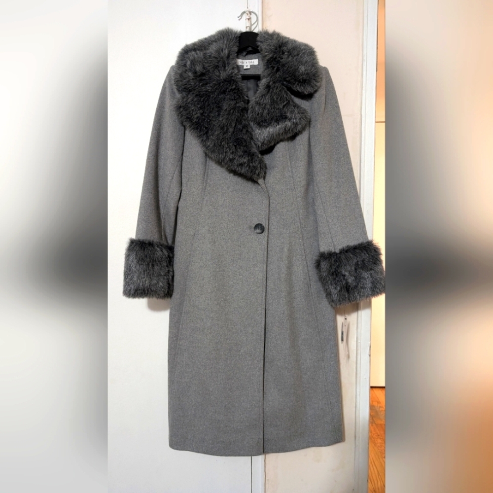 Elegant Gray Fur-Trimmed Women's Coat